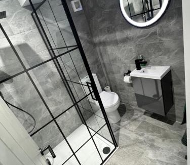 Wick Apartment | Modern 2BR Apartment - Sleeps 4 - Parking & Pets - Coast Serviced Apartments - Enquire for Trade & Long stays