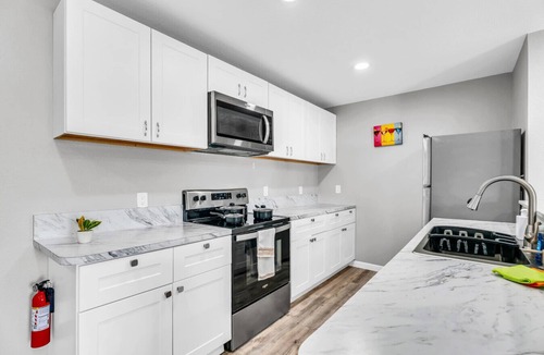 West Arlington Apartment | Modern 2BR Apartment Near Texas Live Entertainment