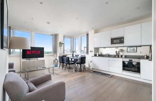 London Borough of Bromley Apartment | Modern 2BR Apt | Top Bromley Location