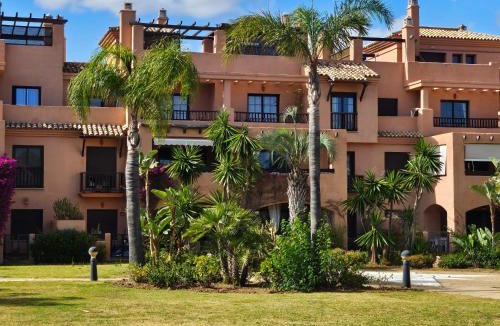 Atalaya-Isdabe Apartment | Modern 2BR APT second line Marbella Beach, Pools and Paddle