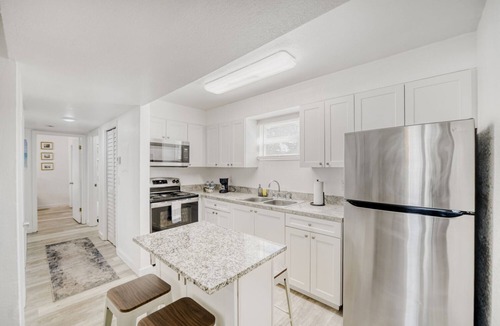 Tropic Condo | Modern 2BR Apt | Short Drive from Beach & Art Walk
