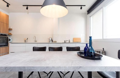 Ramat Hasharon Apartment | Modern 2BR Apt w Private Parking in City Center