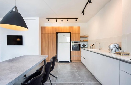 Ramat Hasharon Apartment | Modern 2BR Apt w Private Parking in City Center