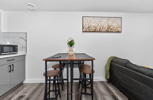 Highland Park House | Modern 2BR Basement Suite Near Downtown & Airport, SAIT, UofC | Ideal for Business Travel & Stampede Stays