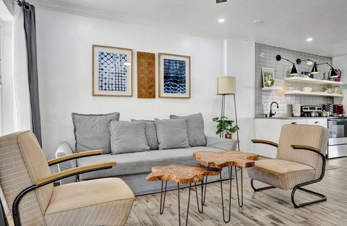 Poinsettia Heights House | Modern 2BR Bungalow & Free Parking