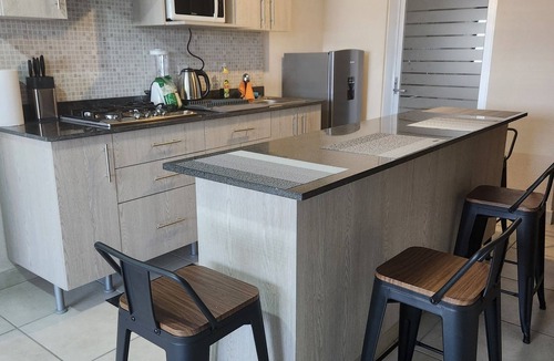 La Perla Condo | Modern 2BR Executive Apartment with Parking – Guadalajara