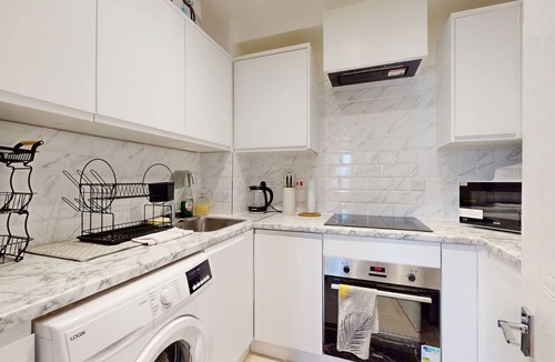 Hounslow Central Apartment | Modern 2BR Flat | 6-Min Walk to Hounslow East Tube