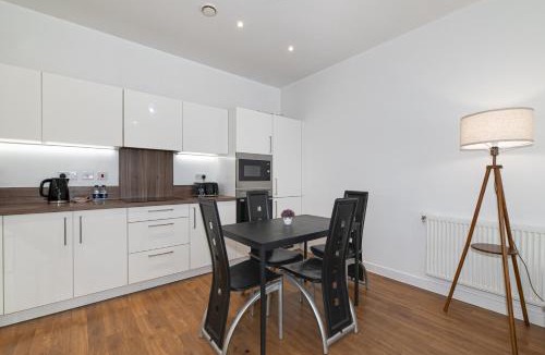 Royal Docks Apartment | Modern 2BR flat with Balcony in East London - Pass the Keys