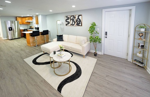 Cicero House | Modern 2BR Gem Free Parking/10 min Midway Airport/15 min Dtwn