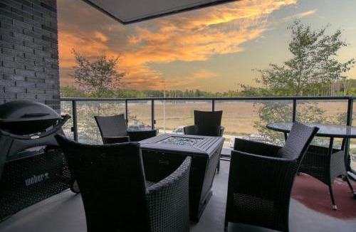 Innisfil Apartment | Modern 2BR Getaway with Balcony, BBQ and Parking