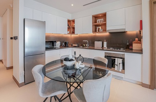 Dubai Marina Apartment | Modern 2BR HighFloor Haven - Vida Marina