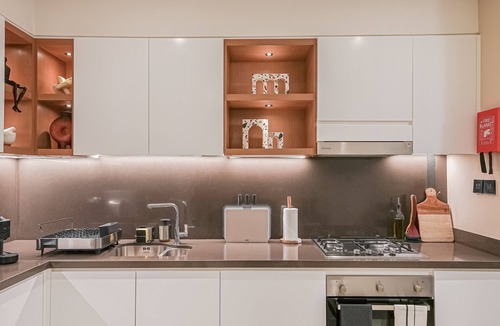 Dubai Marina Apartment | Modern 2BR HighFloor Haven - Vida Marina
