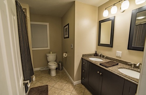 Dubuque House | Modern 2BR home centrally located in historic Dubuque