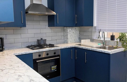 Eastwood House | Modern 2BR Home for Families and Groups