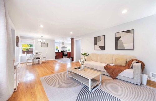 Ravenna House | Modern 2BR Home in Ravenna, Near UW, Green Lake