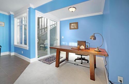 Hollyburn Apartment | Modern 2BR Home - Prime West Vancouver Location