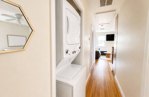 Del Ray House | Modern 2BR Home with Private Patio - Walk to Potomac Yard