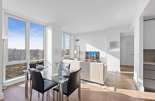 White Plains Apartment | Modern 2BR in Downtown| Clubhouse + Gym | Parking