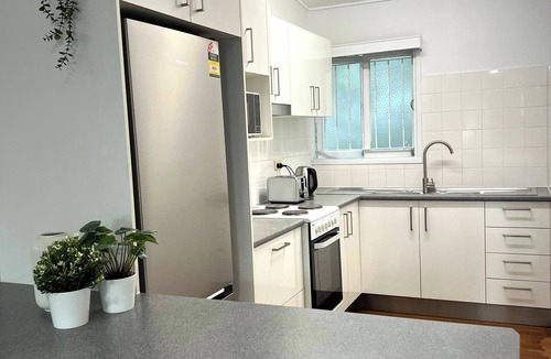 Highgate Hill House | Modern 2BR in Highgate Hill near Brisbane CBD