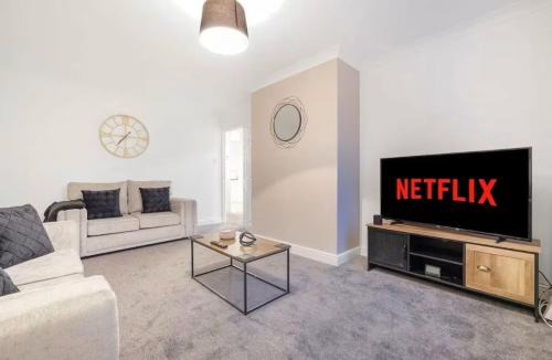 Middlesbrough House | Modern 2BR Middlesbrough Parking