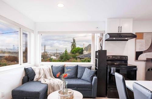 North Beacon Hill House | Modern 2BR Near DT + Stadiums Parking