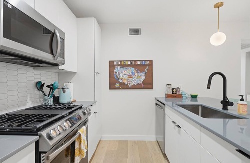 North University Condo | Modern 2BR Retreat ❤️ Walk to UT | Free Parking | Near Moody Center