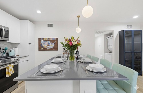 North University Condo | Modern 2BR Retreat ❤️ Walk to UT | Free Parking | Near Moody Center