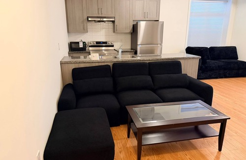 Brampton House | Modern 2BR Suite | Near Airport | Free Parking | Easy Access to Downtown Toronto