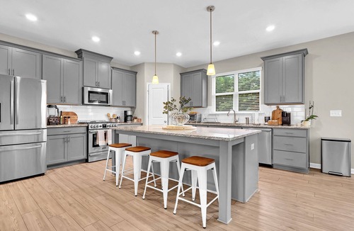 Buford House | Modern 2BR Townhome King Beds Near Mall GA