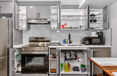 Highland Park House | Modern 2BR Vacation Rental | Private Entrance, Near Airport, Downtown, SAIT & UofC - 4326 – DN