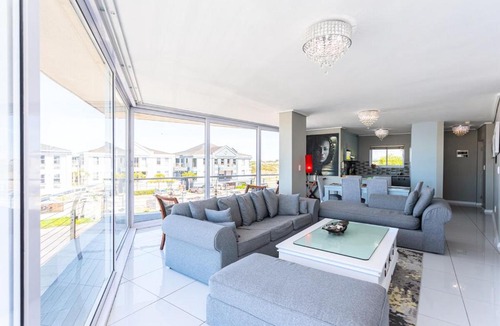 Lagoon Beach Apartment | Modern 2BR w Ocean Views Pool Access by CTHA