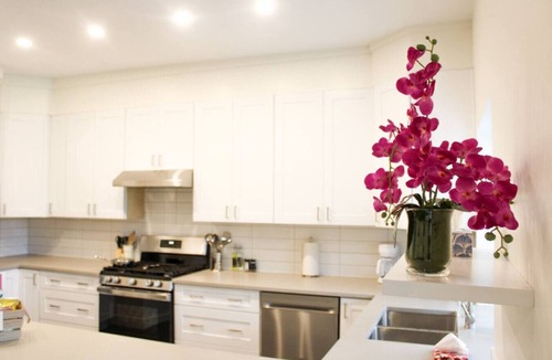 Okanagan-Similkameen Apartment | Modern 2BR w/Rooftop Sauna, BBQ & Lake Views