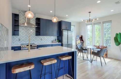 Pittsburgh Apartment | Modern 2BR w/Rooftop Deck - 5 Min to Downtown
