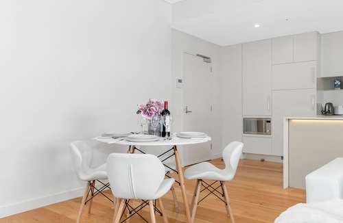 Macquarie Park Apartment | Modern 2BR | Walk to Metro & MQ Centre | Parking