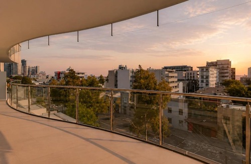 Port Melbourne Apartment | Modern 2BR with Sparkling Bay Views & Free Parking