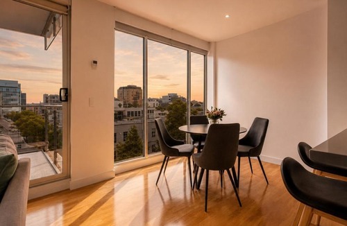 Port Melbourne Apartment | Modern 2BR with Sparkling Bay Views & Free Parking