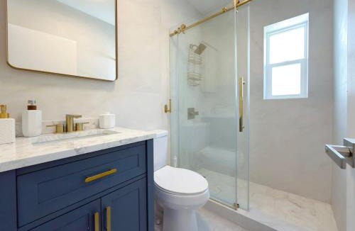 Hallandale Beach House | Modern 2BR with Jacuzzi BBQ Near Beach & FLL