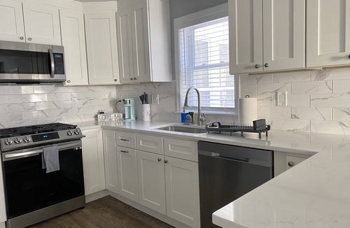 Lower Washington - Mount Hope Condo | Modern 2br with W/D in unit, Parking, central air