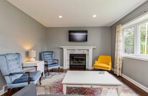 Des Moines House | Modern 3-Bed,2-Bath Retreat