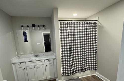 Westlake House | Modern 3 bed 2 bath