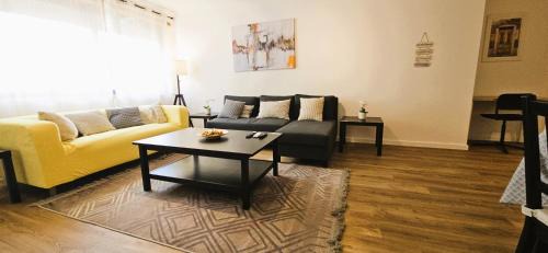 Palhais Apartment | Modern 3 Bed Flat - Beaches, Expo & City Fun - Your Gateway to Lisbon