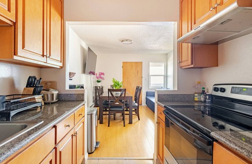 Berkeley Apartment | Modern 3-Bedroom 2 Bathroom 6 Beds Suite with AC, Perfect for Family and Work