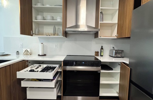 Springfield Apartment | Modern 3-bedroom apartment by The Wittenberg Steemer