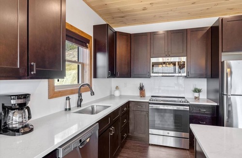 Wears Valley Cabin | Modern 3 Bedroom Cabin with Mountain Views!