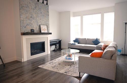 Yorkson House | Modern 3 bedroom duplex home in Langley