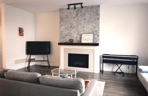 Yorkson House | Modern 3 bedroom duplex home in Langley
