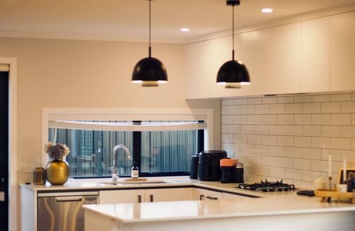 Trentham Apartment | Modern 3-Bedroom Family Home Near Racecourse & Brewtown