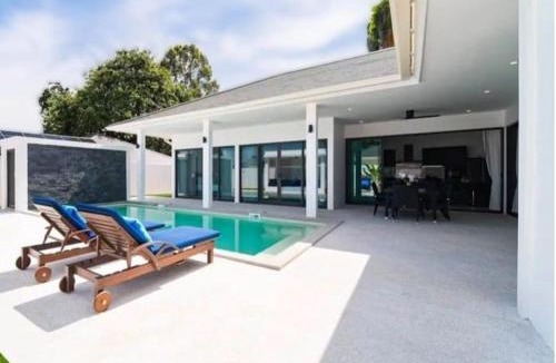 Bophut Villa | Modern 3 bedroom private pool villa near Fishermans Village