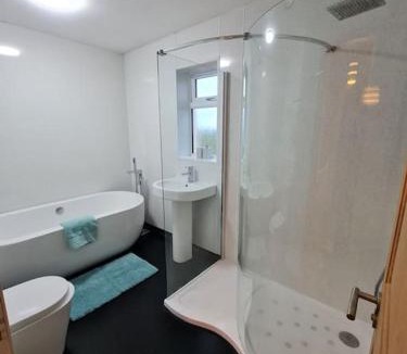 Benbecula House | Modern 3 Bedroom Property centrally based
