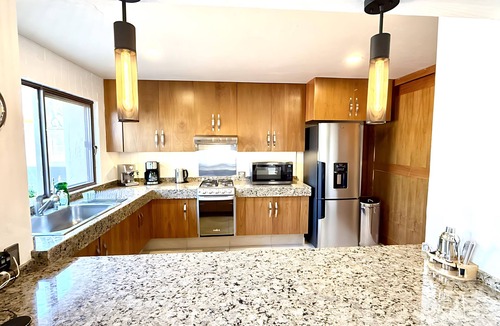 San Antonio Tlayacapan House | Modern 3-bedroom Retreat in Ajijic - Walk To Everything-private Gym-pickleball